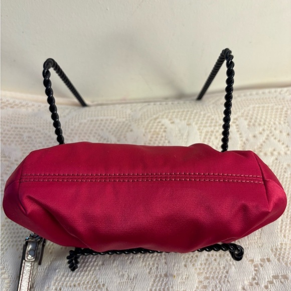 Coach Vibrant Magenta Satin & Silver Frame Kiss-lock Coin Wristlet - Picture 4 of 10